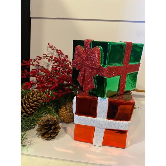 Bath & Body Works Christmas “Stacked Presents” 3 Wick Pedestal Candle Holder - Picture 5 of 9
